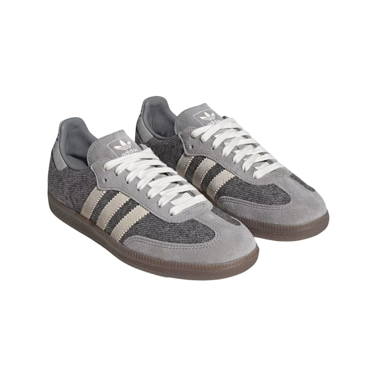 Paio di adidas Samba OG x Molly Mae Slate grigie con lacci crema, tre strisce crema e suola marrone